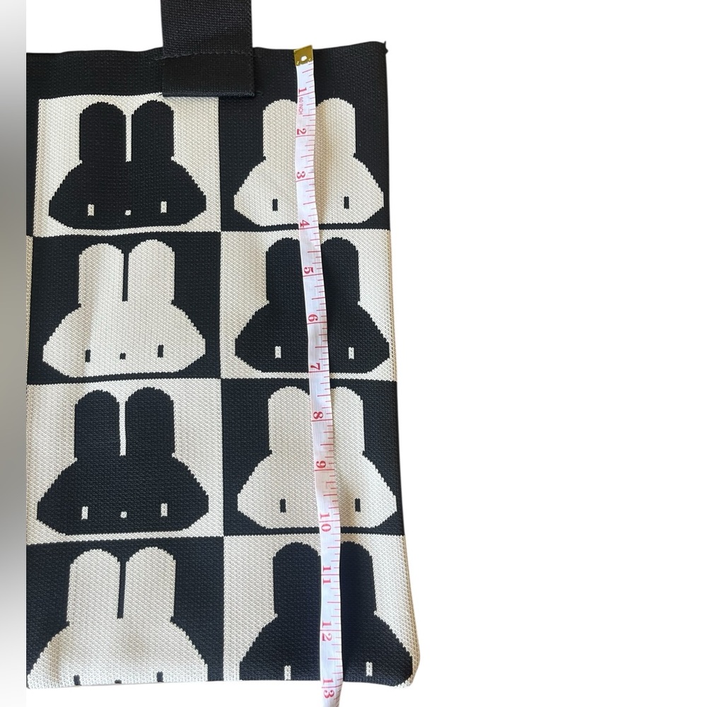 Black and White Graphic Tote Bag - Picture 4 of 7